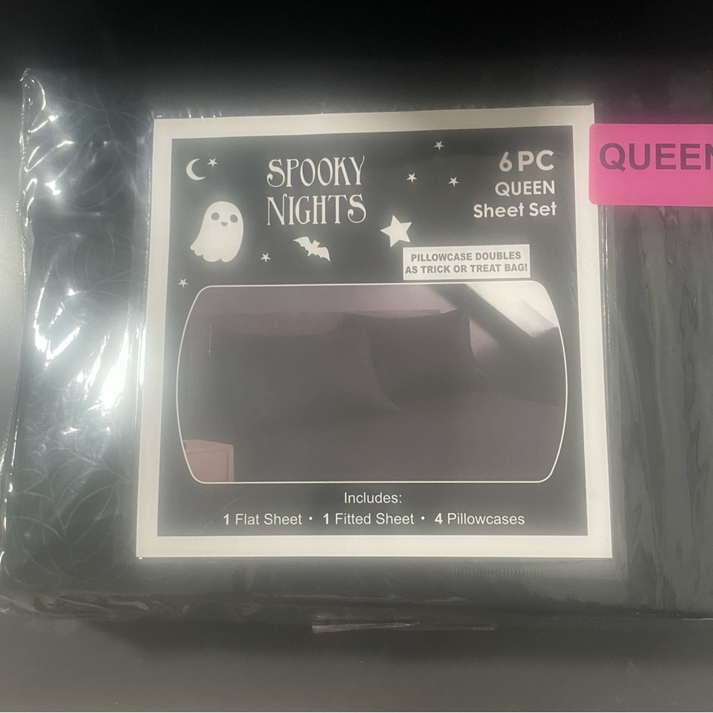 Que Spooky Nights Black Queen Sheet Set